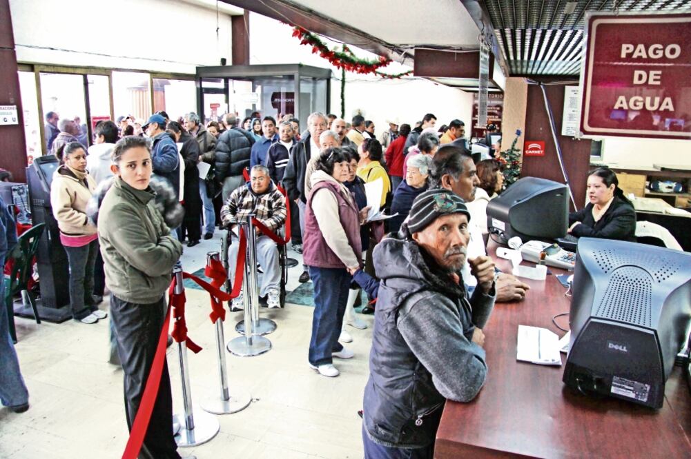 De acuerdo con Fitch, los ayuntamientos captaron 24.2% de sus ingresos totales en 2015 del predial y de otros derechos (ARCHIVO EL UNIVERSAL)