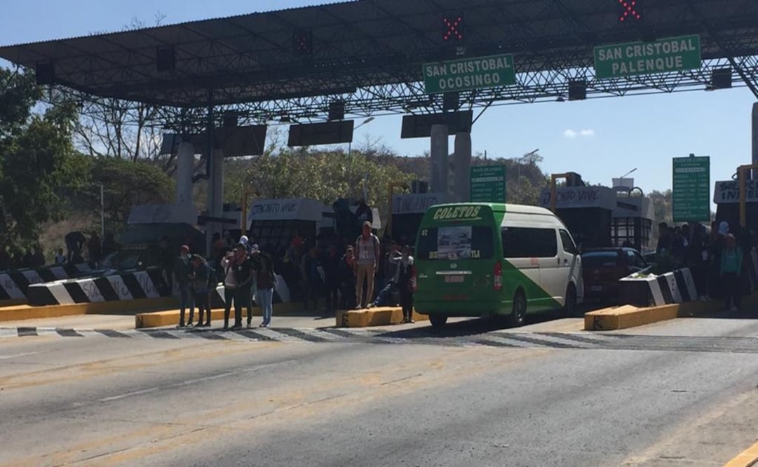 Maestros disidentes de la Sección 40 del SNTE iniciaron una jornada de bloqueos en diferentes municipios. Foto: Especial