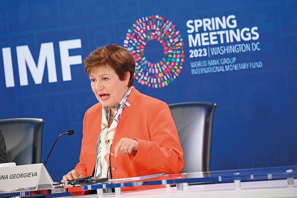 Kristalina Georgieva, directora del FMI, asegura que uno de los principales desafíos es la elevada deuda pública.