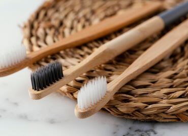 Para qué sirve lavar tu cabello con un cepillo de dientes