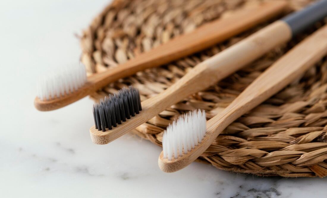 A través de TikTok se ha viralizado un truco para lavar el cabello con un cepillo de dientes. Foto: Freepik