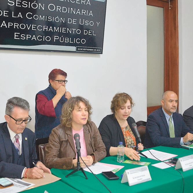 En reunión con la Comisión de Uso y Aprovechamiento del Espacio Público del Congreso local, autoridades anunciaron que los trabajos en avenida Chapultepec concluirán el 26 de diciembre próximo. ESPECIAL