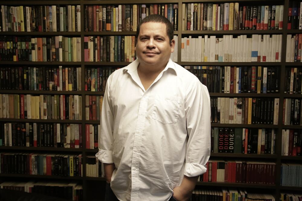 El narrador
y ganador
del V Premio Iberoamericano de Novela “Elena Poniatowska” 2012, Julián Herbert, revela su etapa de crítico literario/ ALEJANDRA LEYVA, EL UNIVERSAL.