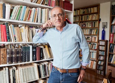 Francisco Hinojosa reta al lector a desarrollar la imaginación