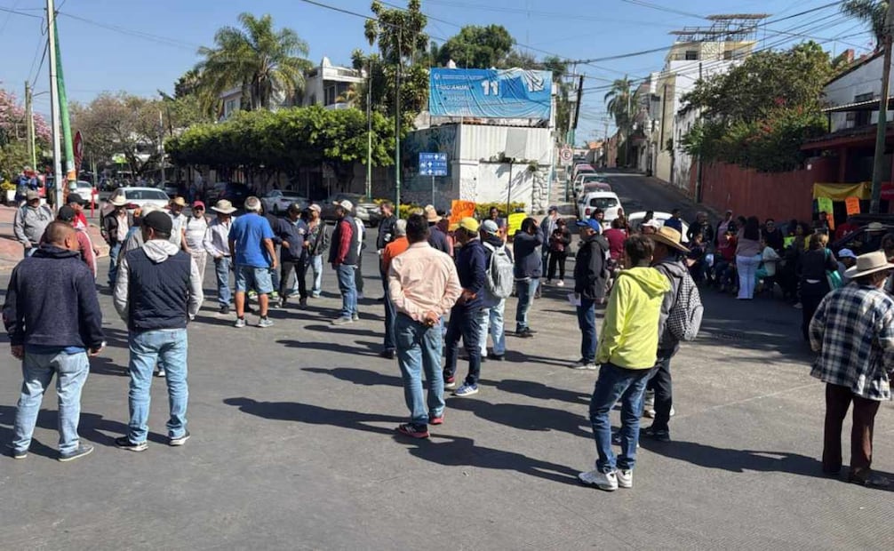 Jubilados y pensionados del SAPAC, bloquean avenida Morelos por falta del 65% del pago de su aguinaldo (25/02/2026). Foto: Especial