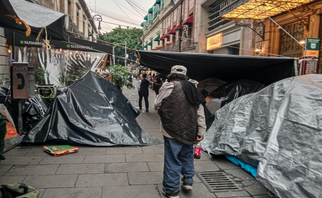 Comerciantes del Centro Histórico de la CDMX denuncian pérdidas; exigen liberar bloqueos de la CNTE. Foto: Gabriel Pano
