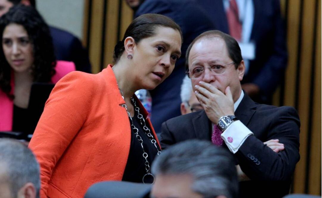 Los consejeros Beatriz Galindo y Marco Antonio baños consideraron que sí hay calumnia en el spot.(Foto: Luis Cortés/EL UNIVERSAL)