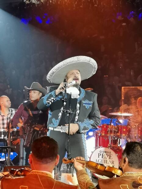 Con un toque familiar, así regresó Pepe Aguilar a los palenques en Metepec