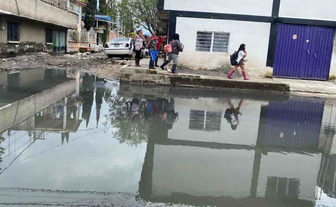 La precipitación pluvial del sábado fue de 13 milímetros, lo que aumentó el volumen de agua en las comunidades que están anegadas desde el 2 de agosto. Foto: Emilio Fernández/EL UNIVERSAL