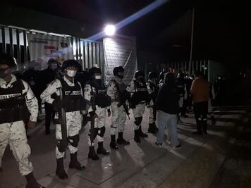 Irrumpen en hospital de Ecatepec; reclaman informes de pacientes de Covid-19