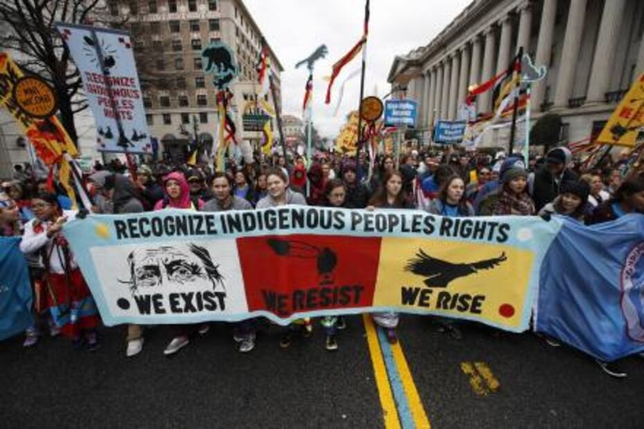 Indígenas protestan frente a la Casa Blanca contra oleoducto