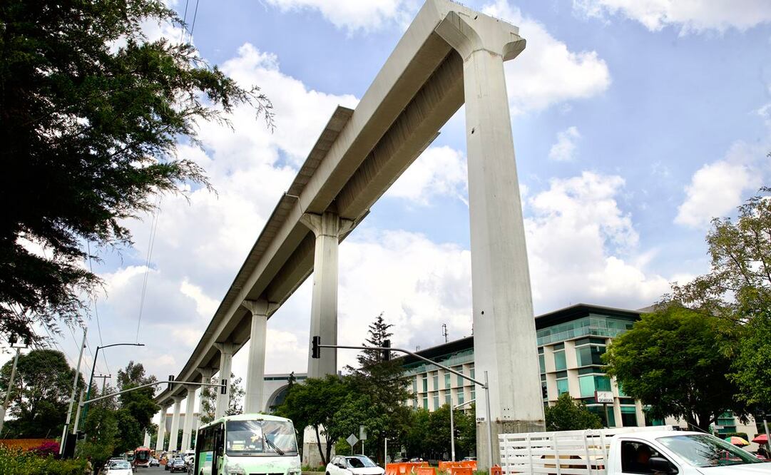 De acuerdo con información obtenida vía transparencia por EL UNIVERSAL, con fecha del 17 de agosto, la dependencia capitalina entregó la lista de los 18 contratos activos que tiene para finalizar la obra de transporte público que lleva más de 8 años en proceso / Germán Espinosa. EL UNIVERSAL 