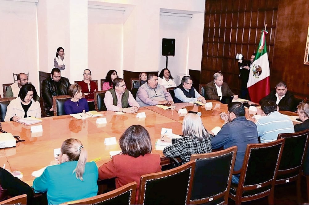 En reunión con familiares de personas desaparecidas, el gobernador Miguel Riquelme les reiteró su apoyo para dar con el paradero de sus seres queridos. (HILDA RÍOS. EL UNIVERSAL)