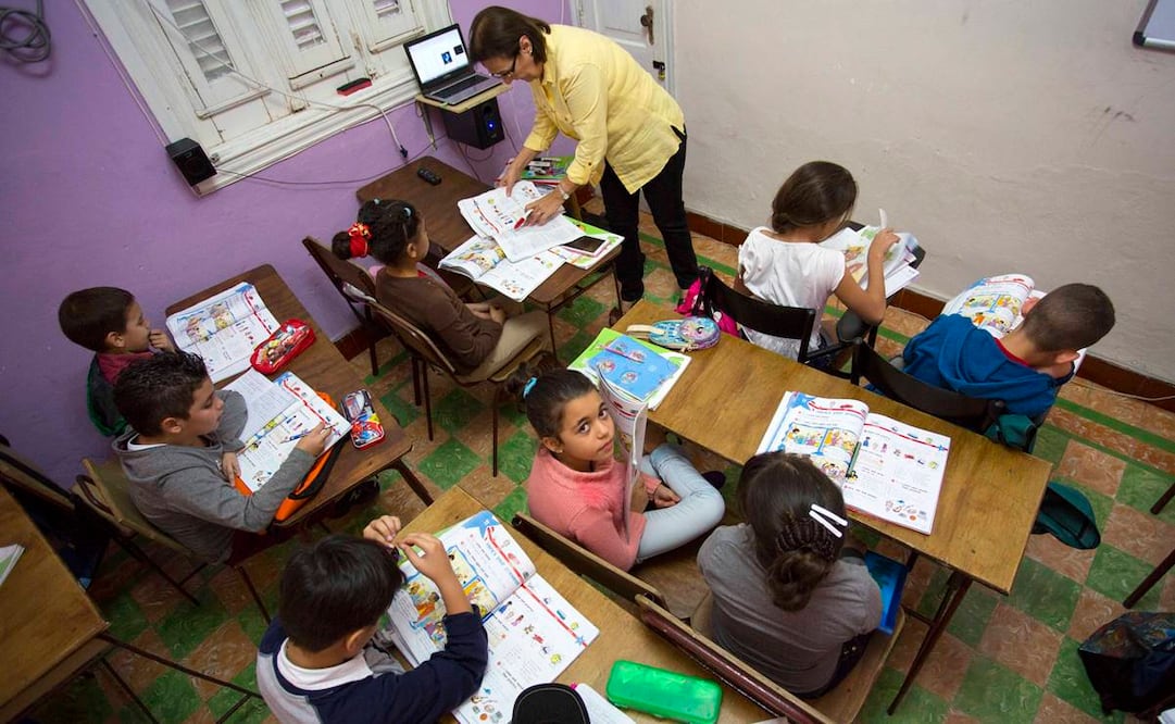 “[La condonación] a fin de apoyar a las escuelas públicas en todos sus niveles, en beneficio tanto de las escuelas como de las y los estudiantes”. Foto: Especial