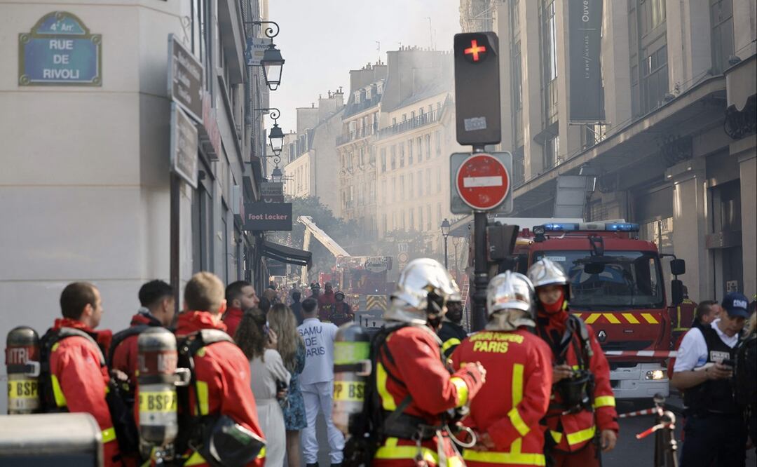 El incendio se produce a casi un mes del inicio de los Juegos Olímpicos de París, que acogerán a millones de turistas entre el 26 de julio y el 11 de agosto. Foto: AFP