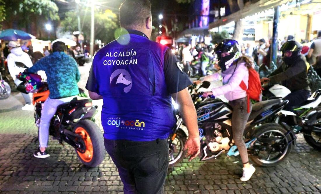 Autoridades de la alcaldía Coyoacán realizaron un operativo para retirar motocicletas que obstruían la vía pública (12/10/2024). Foto: Especial