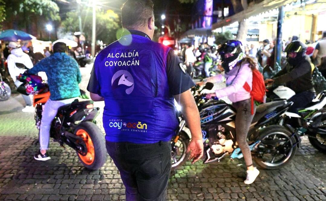 Autoridades de la alcaldía Coyoacán realizaron un operativo para retirar motocicletas que obstruían la vía pública (12/10/2024). Foto: Especial