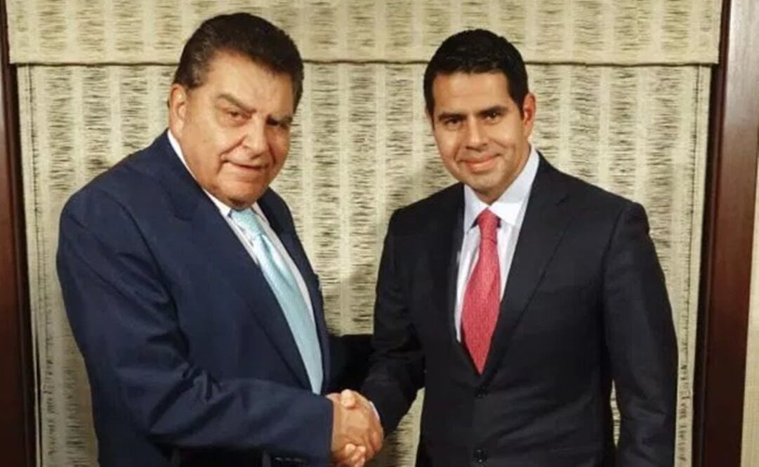 Don Francisco junto a César Conde, presidente de NBCUniversal Telemundo  Foto: Tomada de Variety