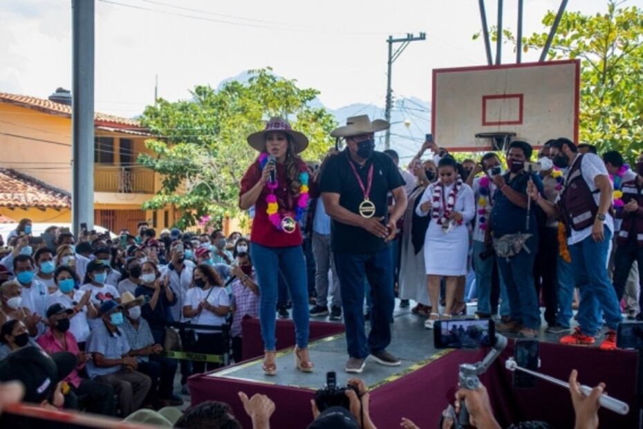 Mítines de Evelyn Salgado terminan en karaoke