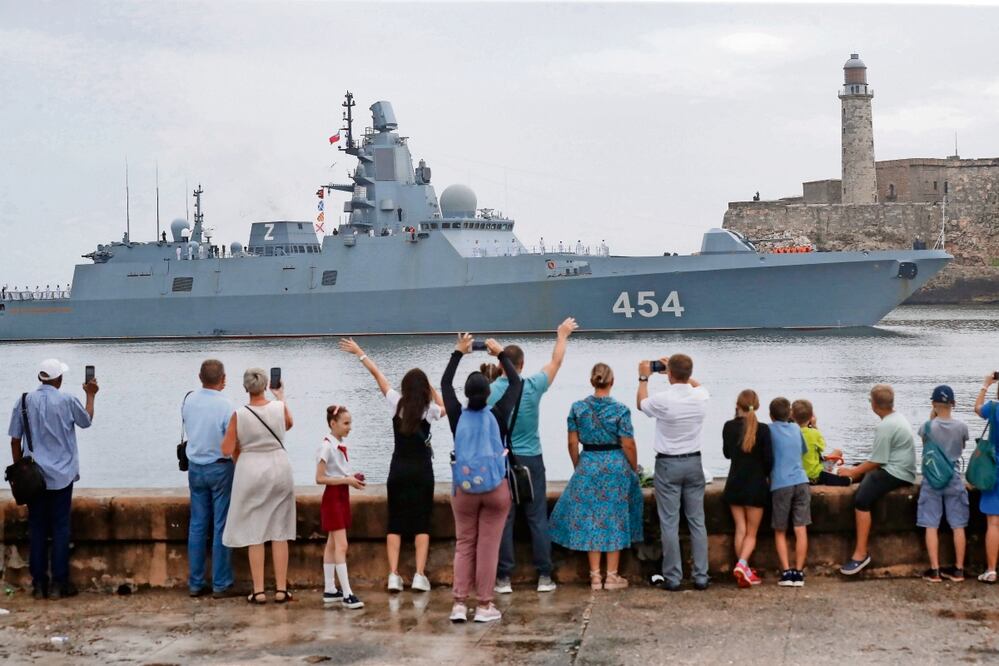 Flota rusa con un submarino nuclear llega a Cuba