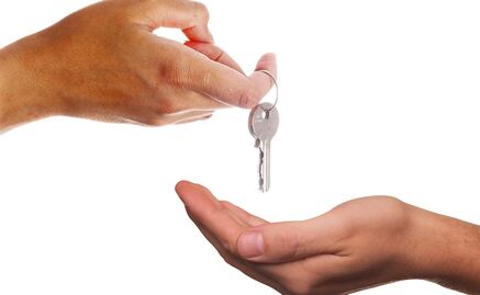 ¿Qué hacer en caso de que un inquilino se niegue a abandonar la propiedad que renta al término del contrato?