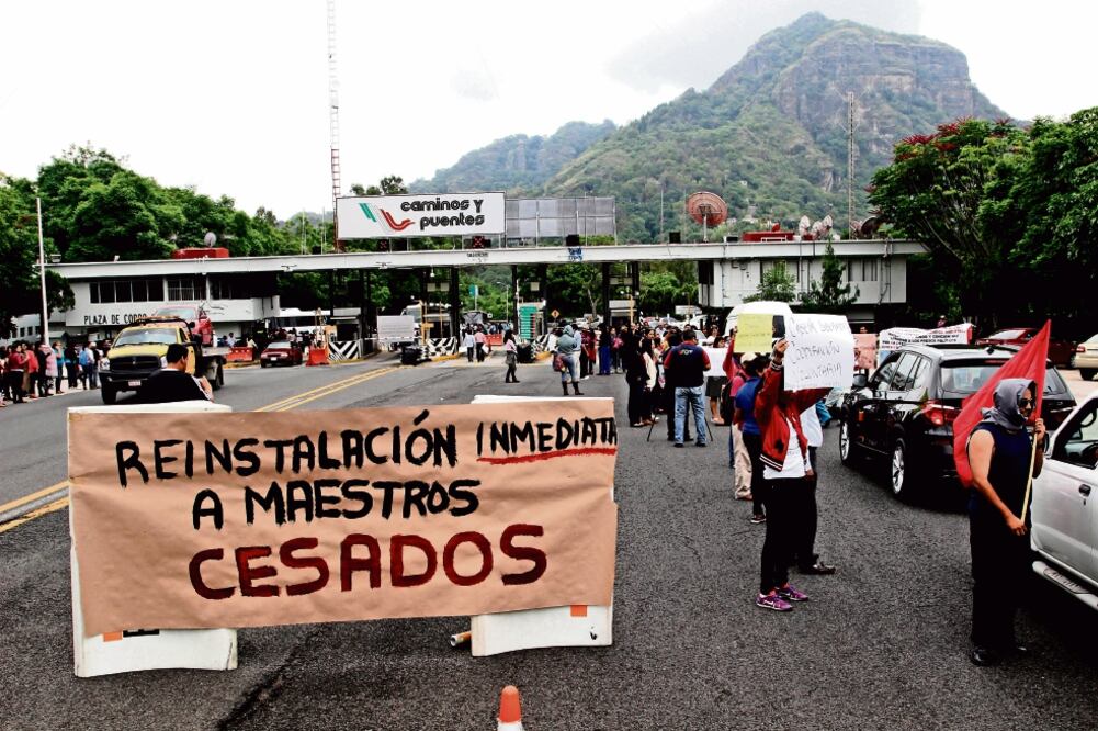 En Morelos, miembros de la Sección 19 de la CNTE tomaron las casetas de cobro de Tepoztlán, Oacalco y Alpuyeca como protesta por los hechos en Oaxaca (MARGARITO PÉREZ. CUARTOSCURO)
