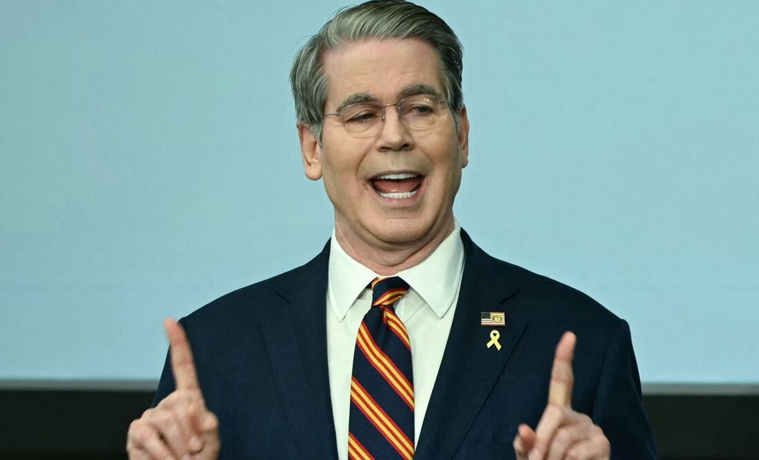 El secretario del Tesoro de Estados Unidos, Scott Bessent, interviene en la Conferencia de Bancos Comunitarios de la Junta de la Reserva Federal, celebrada en la sede de la Junta de la Reserva Federal en Washington, D.C., el 9 de octubre de 2025. Foto: AFP