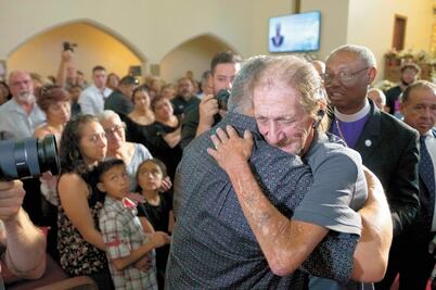 “Perdió lo único que tenía”, dicen de hombre que enviudó por tiroteo de El Paso 