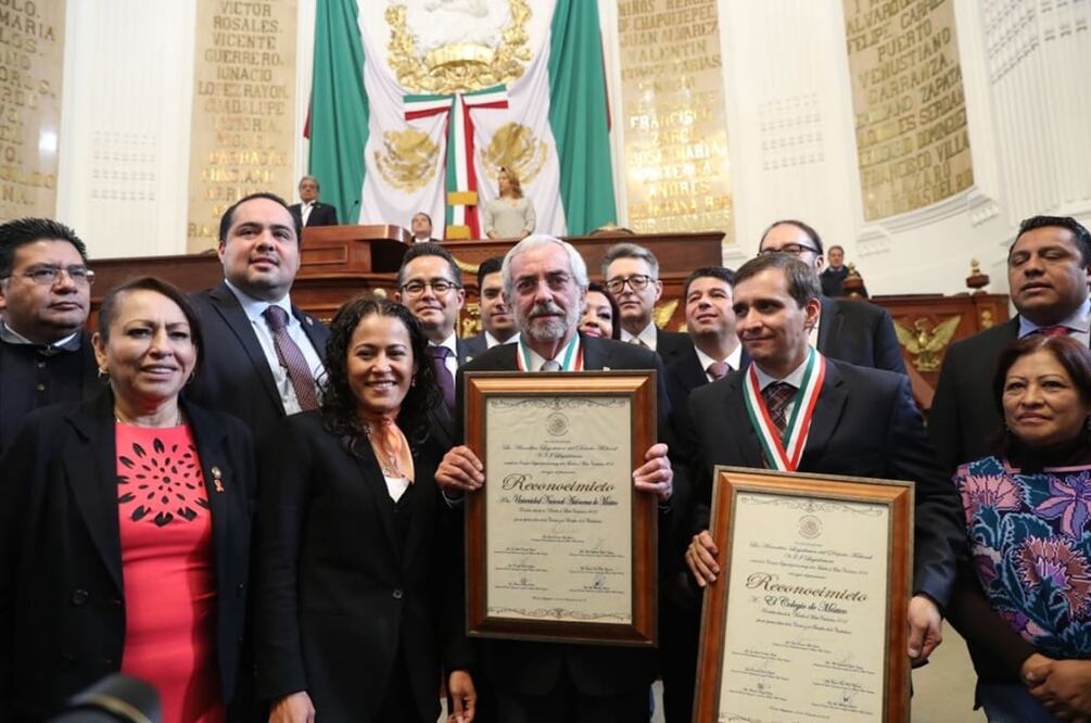 La medalla distingue a ciudadanos, instituciones o asociaciones que han realizado acciones en beneficio de la sociedad, aportes científicos a la humanidad o desarrollado obras valiosas. Foto: Lucía Godínez/EL UNIVERSAL