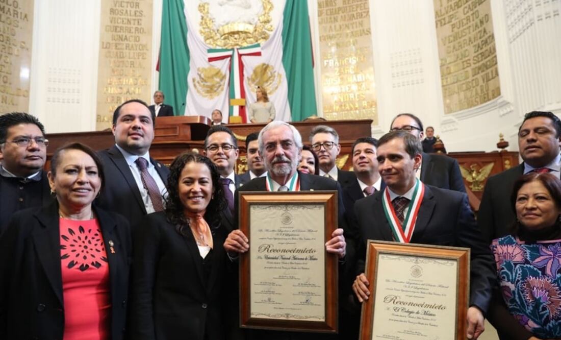 La medalla distingue a ciudadanos, instituciones o asociaciones que han realizado acciones en beneficio de la sociedad, aportes científicos a la humanidad o desarrollado obras valiosas. Foto: Lucía Godínez/EL UNIVERSAL
