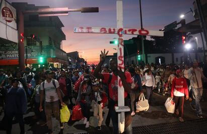 Migrantes abandonan Tapachula; siguen esta Navidad su camino rumbo a los EU