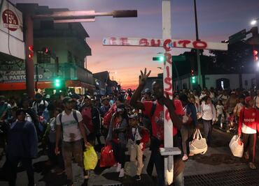 Migrantes abandonan Tapachula; siguen esta Navidad su camino rumbo a los EU