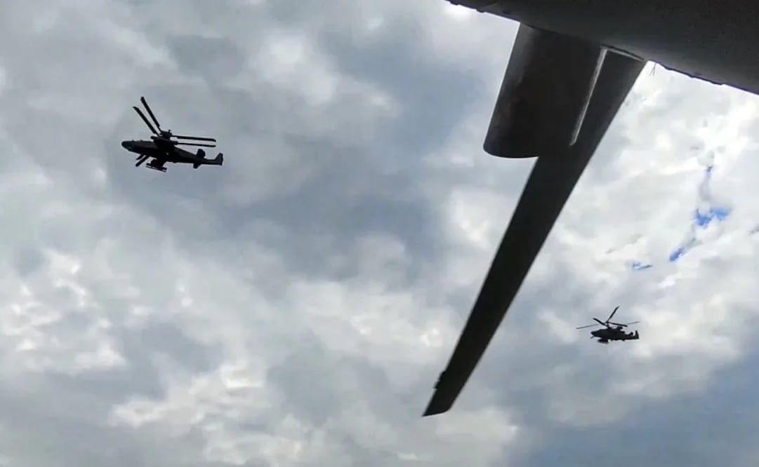 Captura de video facilitado por el ministerio de Defensa ruso, que muestra helicópteros de ataque rusos en las maniobras Zapad-2025. Foto: EFE/Imagen ilustrativa