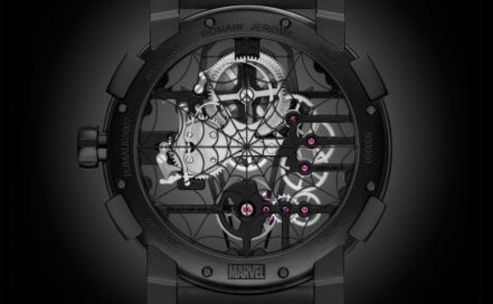 Spider-Man teje su telaraña en la esfera de Romain Jerome