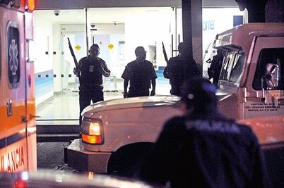 Usan uniformes de CDMX para asaltar a camioneta de valores