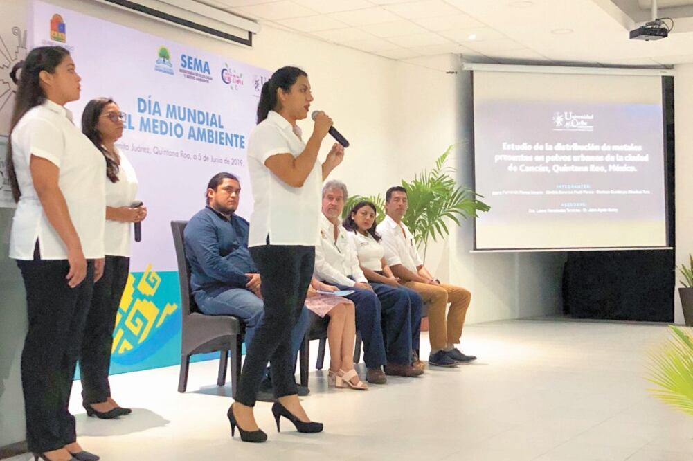 Investigación. Las universitarias de Unicaribe presentaron el estudio con motivo del Día Mundial del Medio Ambiente. Foto: ADRIANA VARILLAS. EL UNIVERSAL