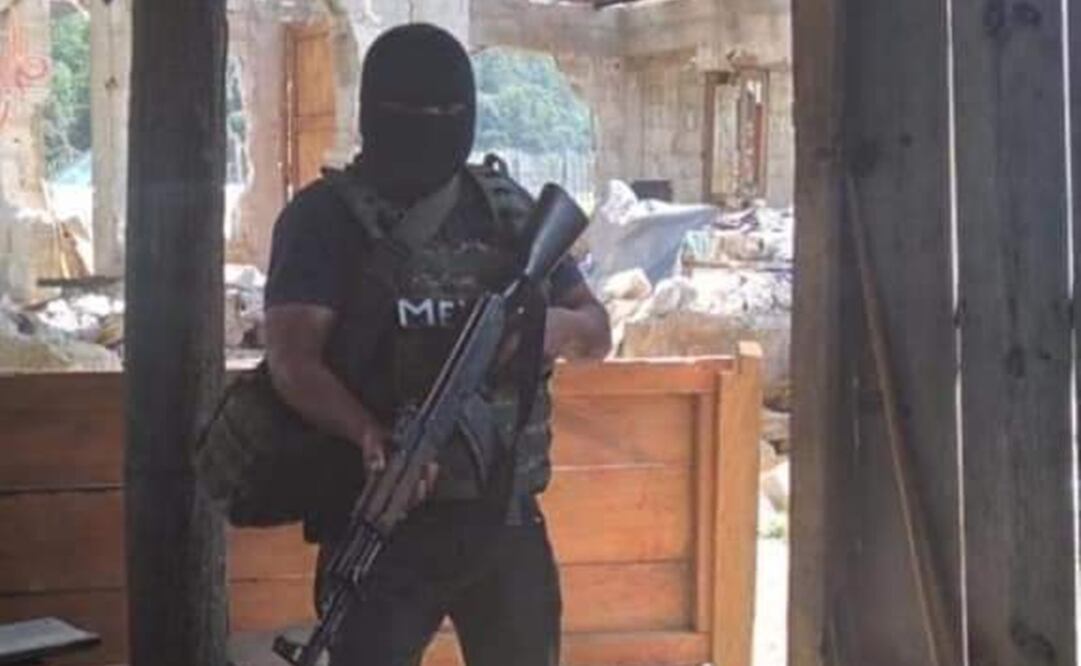 El pastor y al menos dos integrantes de su iglesia armados con fusiles AK-47 se apostaron alrededor de las casas que habitan / Foto: Especial