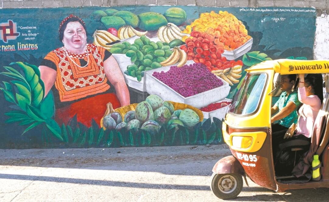 Muralists are giving new colors to Juchitán - Photo: Edwin Hernández/EL UNIVERSAL