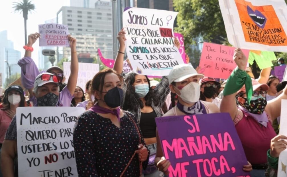 “Somos las nietas de las que no pudieron estar aquí”, claman feministas en el Zócalo capitalino