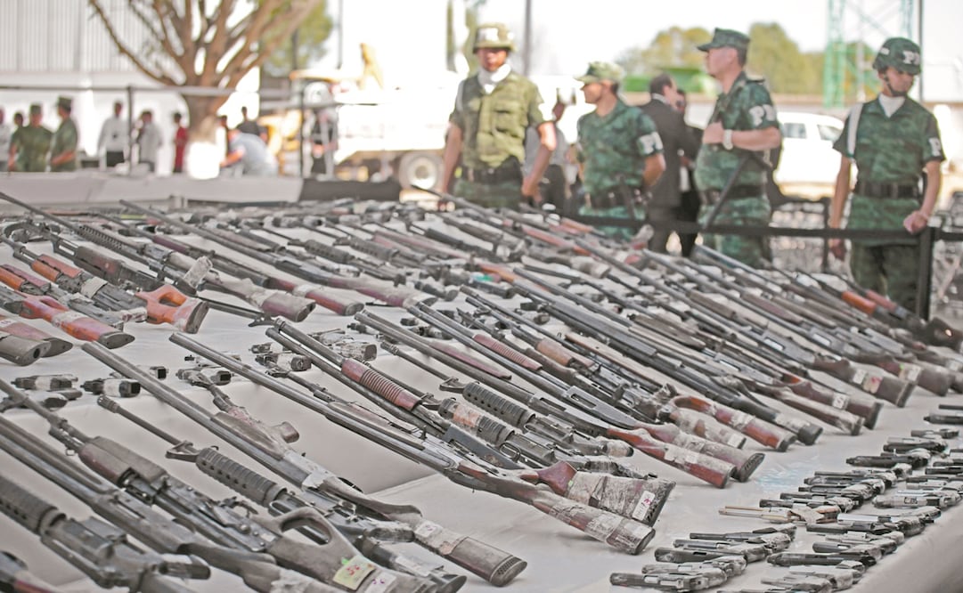 Uno de los principales ejes de la estrategia de seguridad del gobierno de México es contra el tráfico de armas ilegales; se han realizado cateos y destrucción de artefactos. Foto: ARCHIVO EL UNIVERSAL