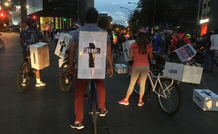 Con "ataúdes", rodada ciclista exige justicia por muertes en accidentes viales