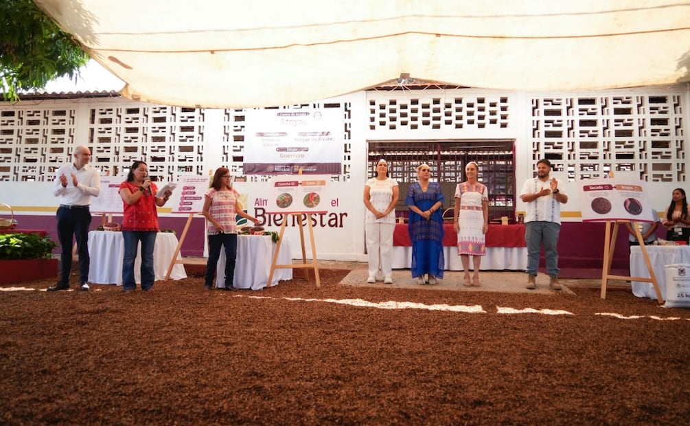 Presidenta Claudia Sheinbaum presenta nuevo centro de acopio del programa café y maíz del Bienestar Atoyac, Guerrero (10/01/2026). Foto: Presidencia