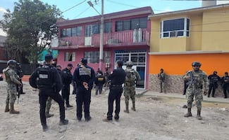 Inmueble cateado en Chiconautla, Ecatepec, es taller de confección de equipo táctico ilegal: autoridades; hallan explosivos y armas