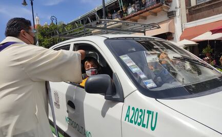 A bordo de sus autos, feligreses asisten a tomar ceniza en iglesias de Morelos