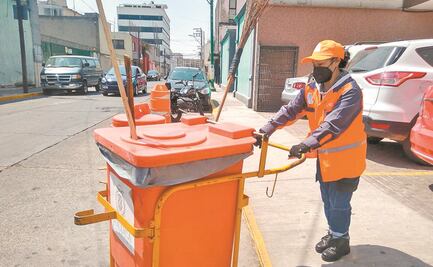 Fernanda cuenta cómo el Covid-19 ha cambiado su oficio de barrendera en Toluca