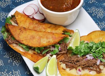 La birria estilo Tijuana se prueba en los "Tacos La Esquina"