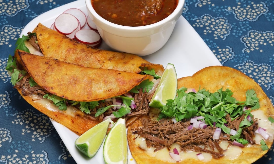 Los tacos de birria "La Esquina" son uno de los más famosos en Tijuana. Foto: iStock