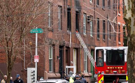 Al menos 13 muertos, entre ellos niños, tras incendio en edificio de Filadelfia