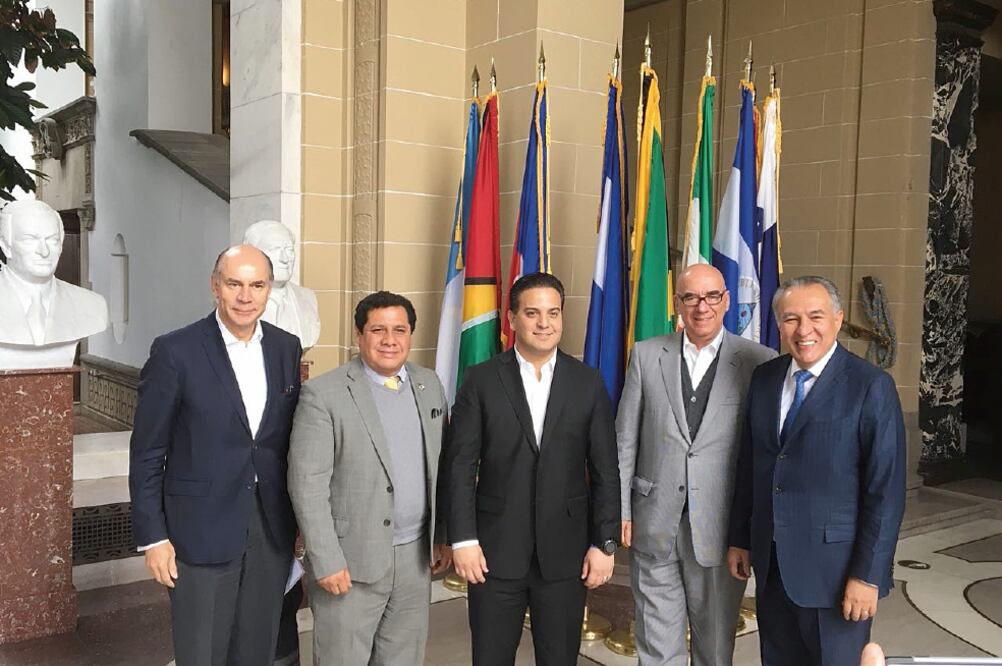 El documento entregado por la coalición Por México al Frente a la OEA señala que hay preocupación por las “amenazas, el uso ilegal y faccioso” de la PGR, directamente bajo el mando del Presidente. Foto: CORTESÍA