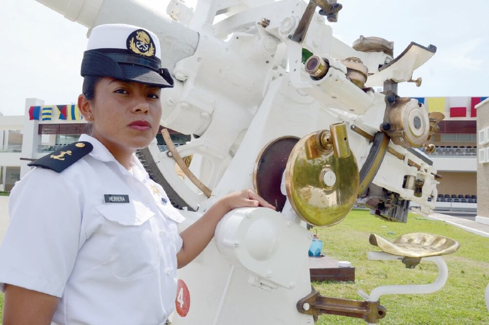 María recuerda que su familia tuvo sentimientos encontrados cuando les anunció su decisión de formar parte de la Marina. Algunos no creyeron en ella, pero fue uno de sus maestros quien la apoyó para pasar las pruebas (PATRICIA MORALES. EL UNIVERSAL)